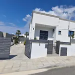 Villa Sofia Luxury With 3 Bedroom With 3 Private Bathroom Emba