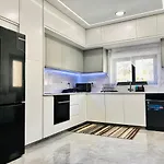 Villa Sofia Luxury With 3 Bedroom With 3 Private Bathroom