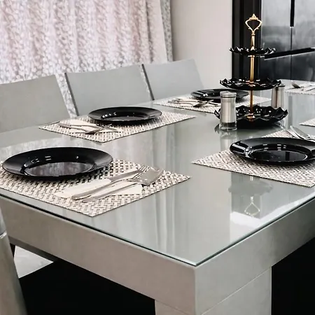 Sofia Luxury With 3 Bedroom With 3 Private Bathroom וילה *