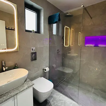 Sofia Luxury With 3 Bedroom With 3 Private Bathroom Emba