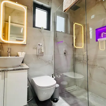 Villa Sofia Luxury With 3 Bedroom With 3 Private Bathroom *