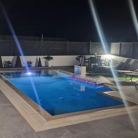Villa Sofia Luxury With 3 Bedroom With 3 Private Bathroom