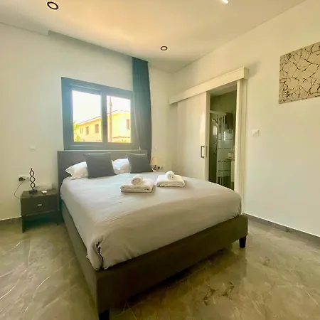 Sofia Luxury With 3 Bedroom With 3 Private Bathroom *